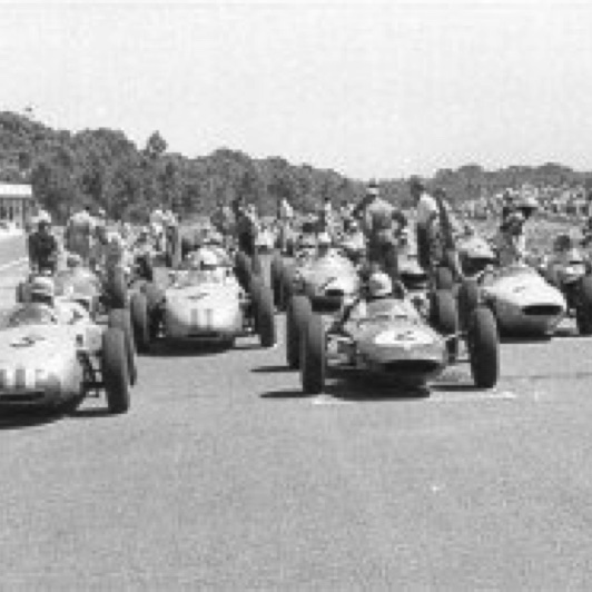 1ère ligne du GP du Cap a Killarney (Afrique du sud GP Hors Championnat)
Contribution Hieronymus/Autodiva 1ère ligne du GP du Cap a Killarney (Afrique du sud GP Hors Championnat)
Contribution Hieronymus/Autodiva