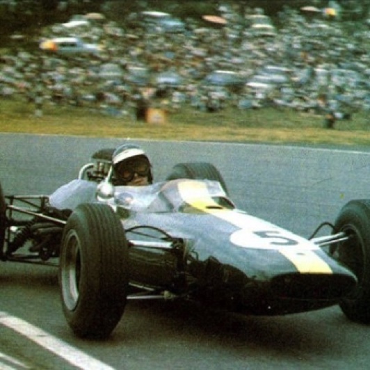 Dans la Lotus 33 V8 Climax Dans la Lotus 33 V8 Climax