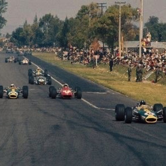 Les Lotus 49 de Jim et de Graham Hill à Mexico pour le GP du Mexique Les Lotus 49 de Jim et de Graham Hill à Mexico pour le GP du Mexique