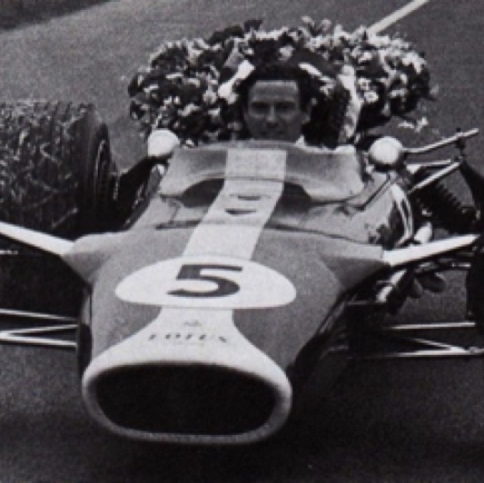 Victoire pour la 1ère sortie de la Lotus 49
à Zandwoort
Contribution Gérard Voisin Victoire pour la 1ère sortie de la Lotus 49
à Zandwoort
Contribution Gérard Voisin
