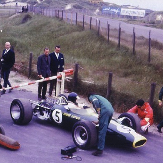 Entrée des artistes pour la présentation de la nouvelle Lotus 49...
Entrée des artistes pour la présentation de la nouvelle Lotus 49...