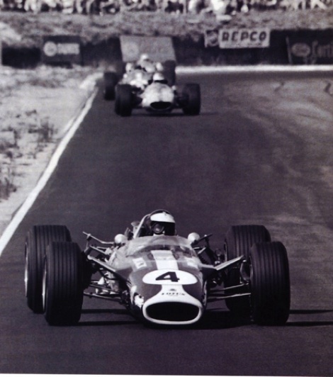 Jim maitrise parfaitement la Lotus 49 V8 Cosworth