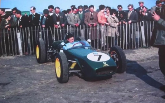 FJ 1960 dans le paddock de Goodwood
© Graham Gault