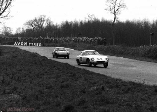 En bagarre avec ... Colin Chapman sur la Lotus Elite des Border Reivers à Brands Hatch en 1959