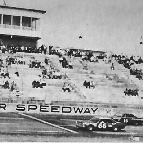 La Ford N°. 66...
