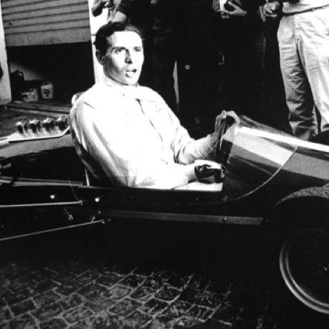 Jim dans une voiture à pédales Lotus... Jim dans une voiture à pédales Lotus...