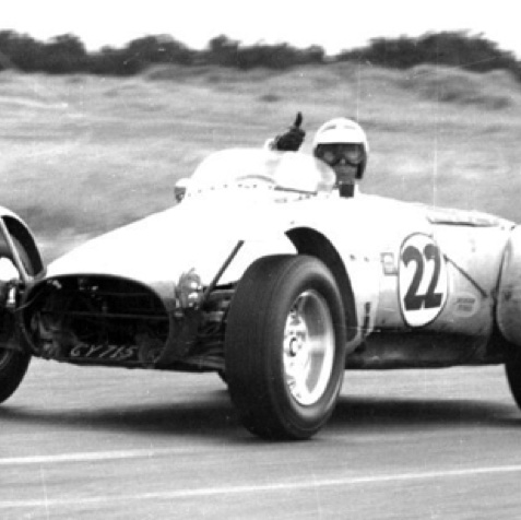 Au volant de la Lycoming spéciale qu'il semble apprécier
Contribution de Gérard Gamant d'Autodiva Au volant de la Lycoming spéciale qu'il semble apprécier
Contribution de Gérard Gamant d'Autodiva