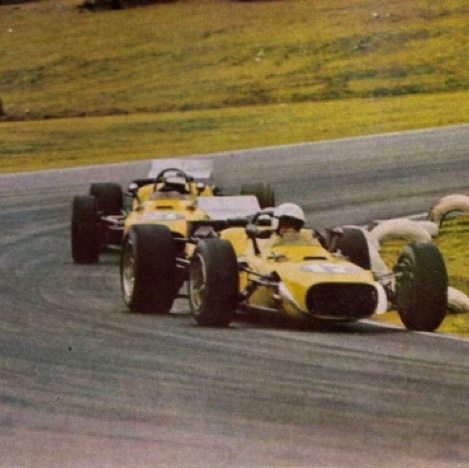 Georges Folmer fait découvrie le circuit pendant les essais à Jim